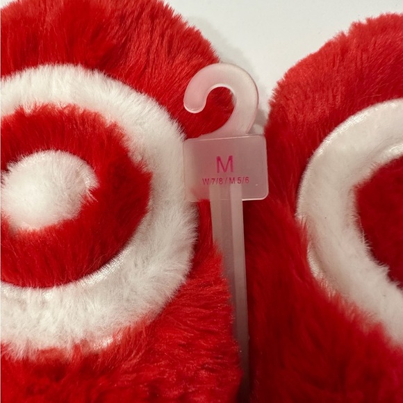 NWT Target Bullseye Red Plush Fuzzy Slippers Size M W7-8 M5-6 - Great Gift Idea - Picture 6 of 10
